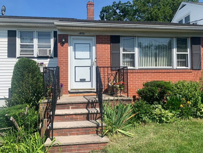 Building Photo - 1476 Orchard Terrace
