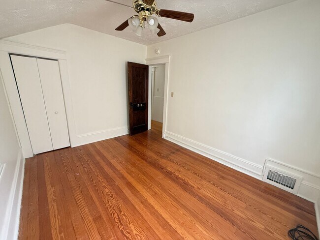Building Photo - 614 Orange St