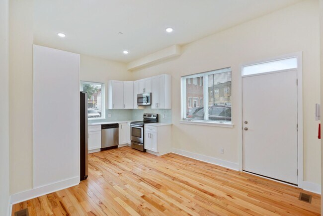 Building Photo - 2100 Sears St