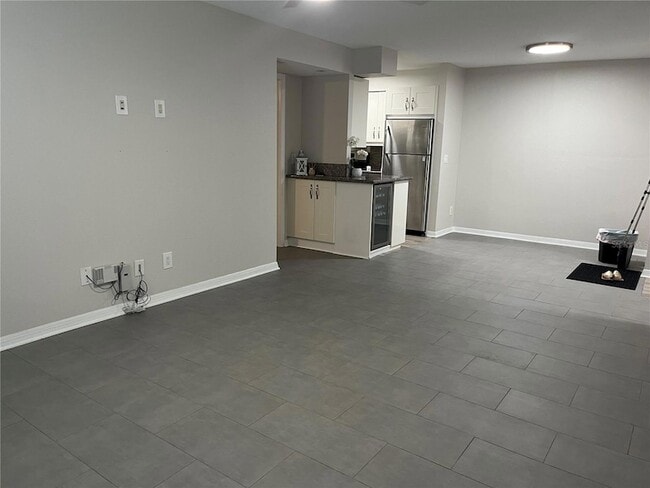 Building Photo - 528 Golden Raintree Pl