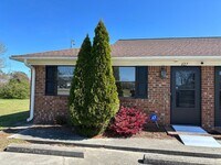 Building Photo - 627 Plymouth St