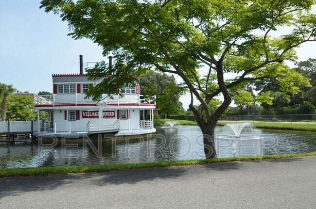 Building Photo - 6075 Village Cir