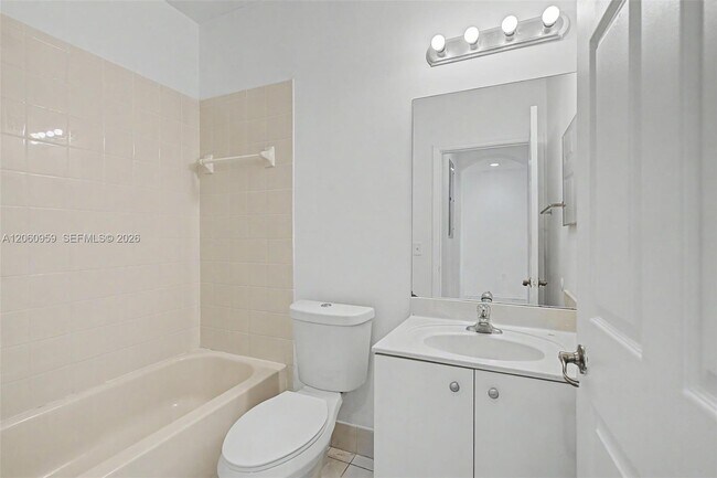 Building Photo - 975 NE 42nd Terrace