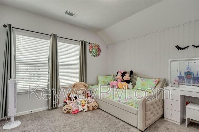 Building Photo - 1044 Mulford Lp