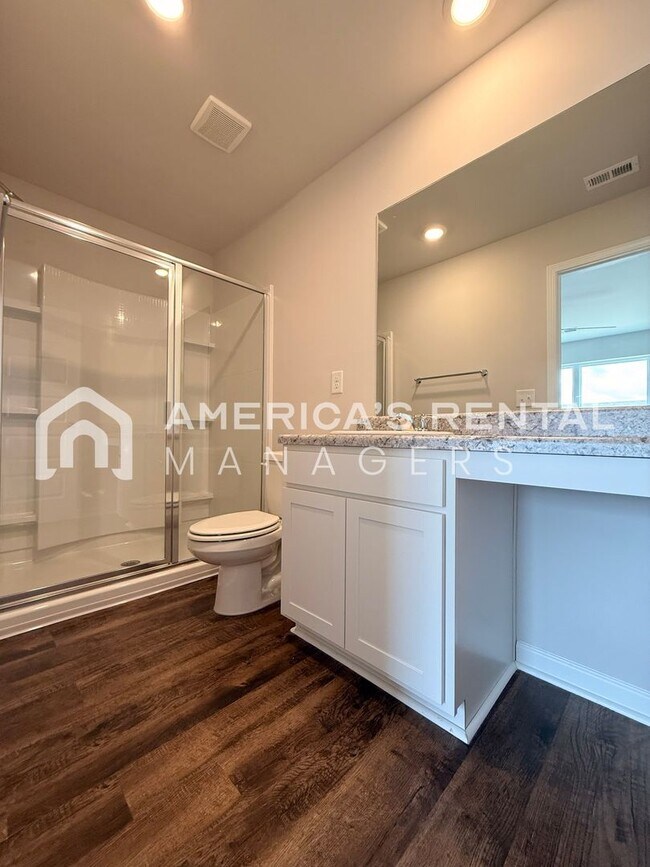 Building Photo - 105 River Grass Dr