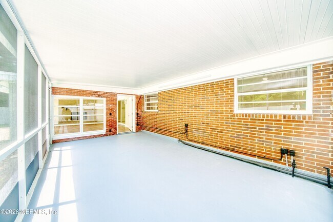 Building Photo - 2517 Palm Ave