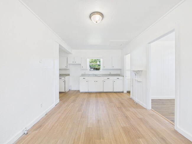 Building Photo - AFFORDABLE DUPLEX IN RAYNE!