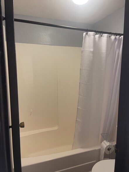 bathroom - 167 E 100 N