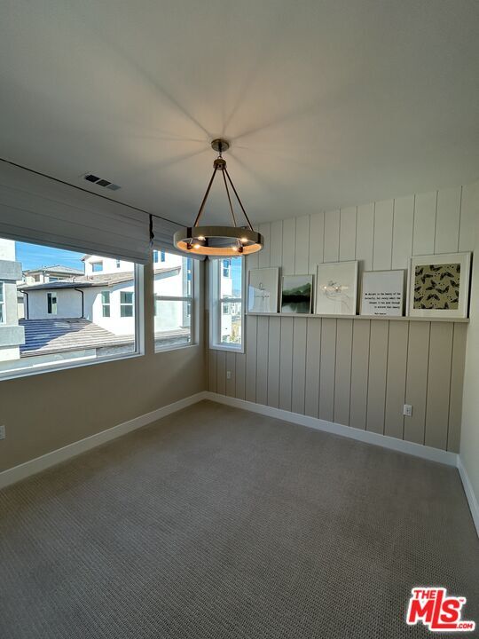 Building Photo - 406 Clipper