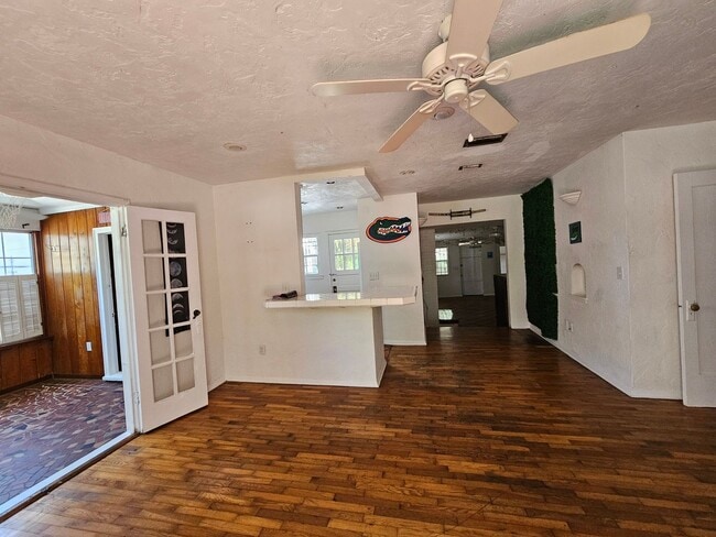 Building Photo - 1822 NW 6th Ave