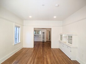 Building Photo - 2723 Manitou Ave