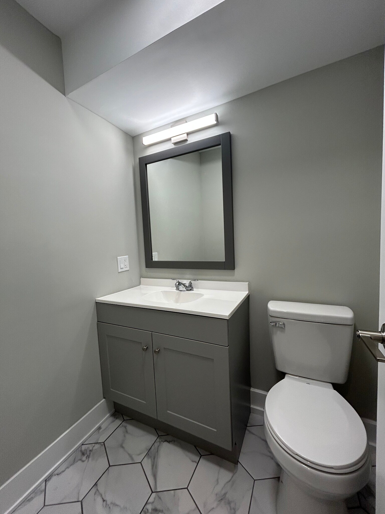Building Photo - 1214 N La Salle Dr