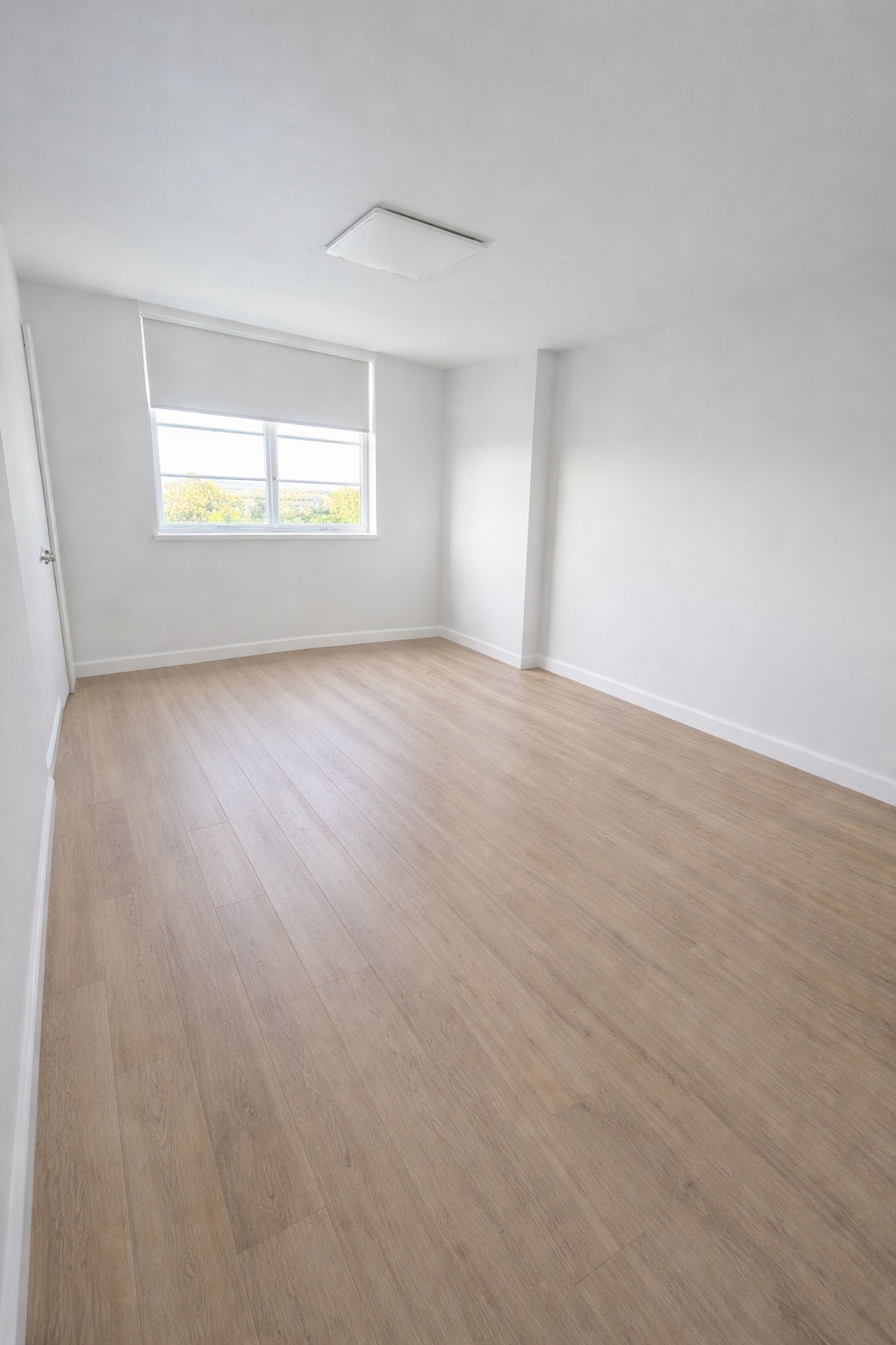 Building Photo - 300 Bayview Dr