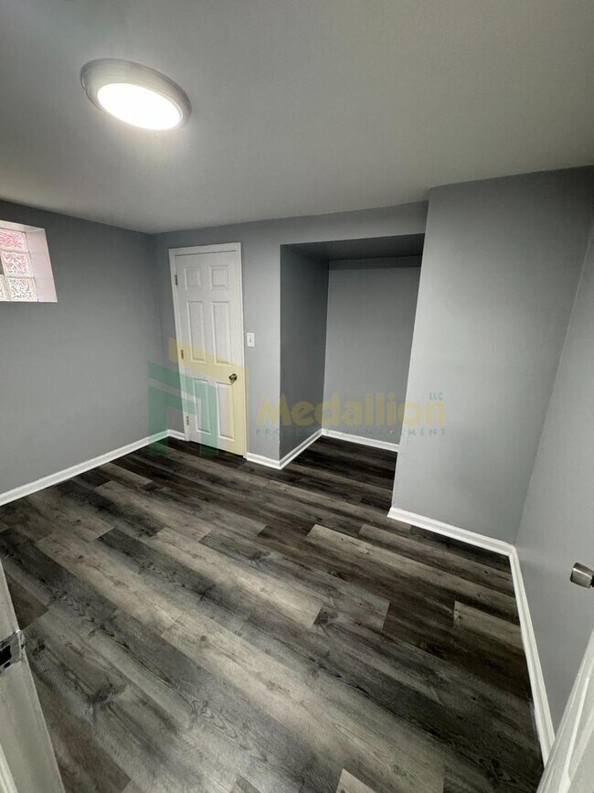 Building Photo - Stylish 4BR/2BA Home with Modern Updates & Finished Basement ( Near 124TH & LaSalle)