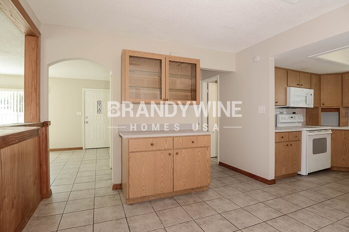Building Photo - 9923 Woodridge Ct
