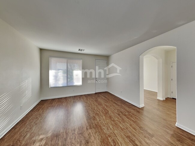 Building Photo - 1720 S Valle Verde