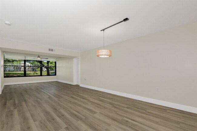 Building Photo - 1709 Whitehall Dr
