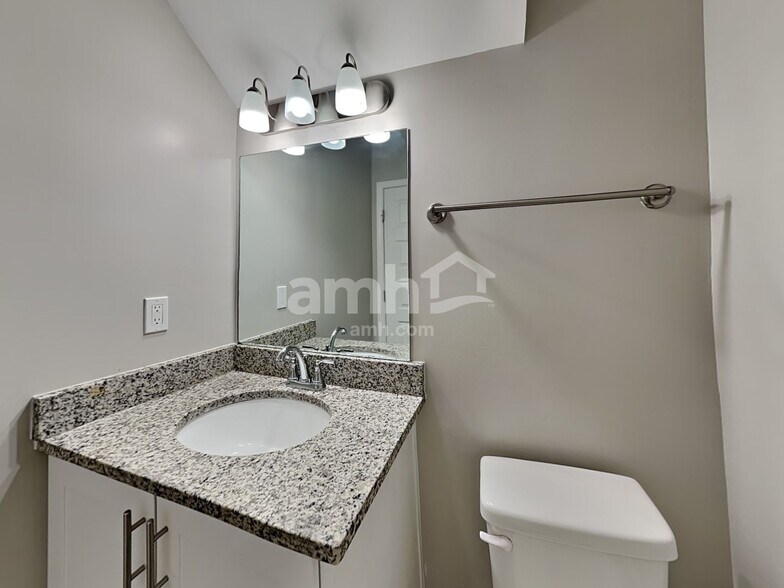 Building Photo - 5305 Tupelo St