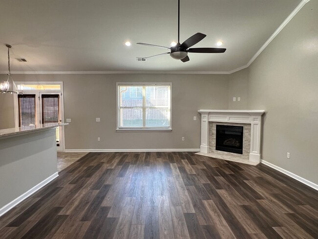 Building Photo - Beautiful Home w/Lots of Extras