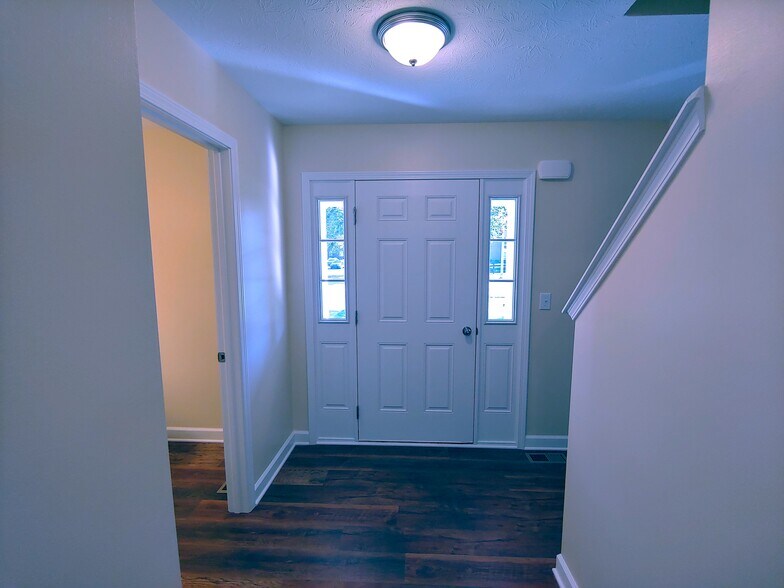 Entry way - 7762 Knue Rd