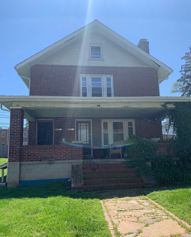 Primary Photo - 3 Bedroom 1 Bath Duplex