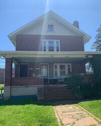 Building Photo - 3 Bedroom 1 Bath Duplex