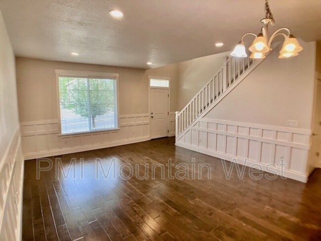 Building Photo - 269 E Ellen Ln