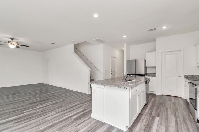 Building Photo - 7810 Hightree Dr