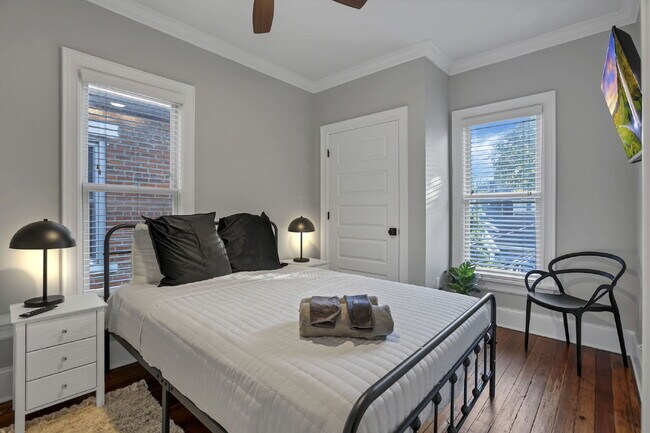 Building Photo - Stunning Restored 4BR Home Steps from Goodale Park & the Short North