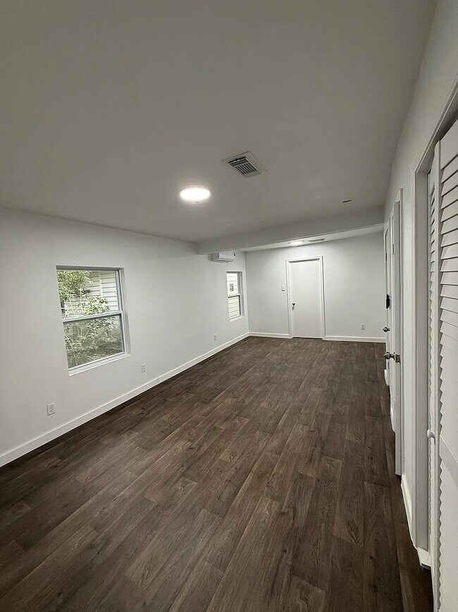 Building Photo - 2800 Orange Ave