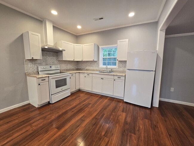 Building Photo - NEW LISTING!!!!!
