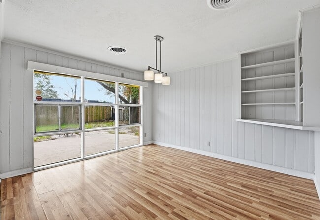 Building Photo - 4929 Libbey Dr