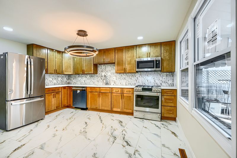 Building Photo - 8049 Lansdale Rd