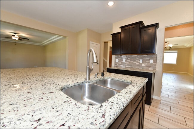 Building Photo - 14717 Tierra Escape Ave