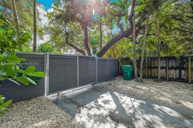 Building Photo - 385 NE 82nd Terrace