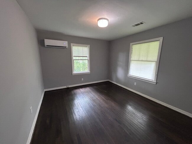 Building Photo - 3402 33rd Ct N