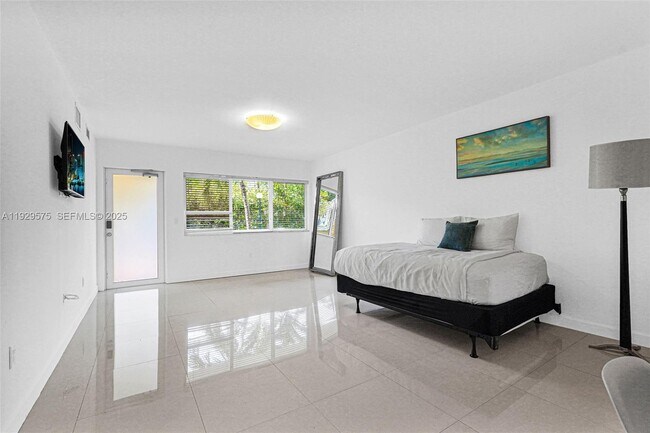 Building Photo - 1035 94th St