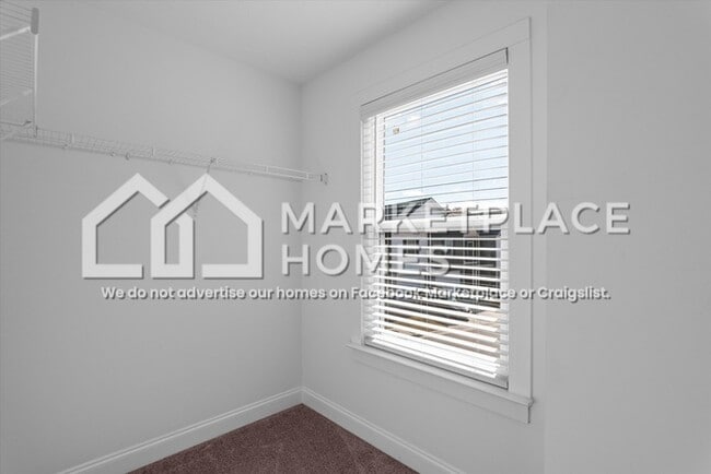 Building Photo - 2205 Perrins Ln