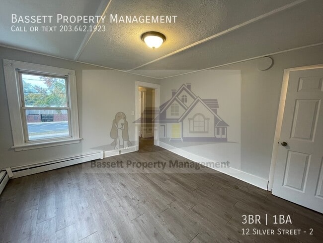 Building Photo - 12 Silver St