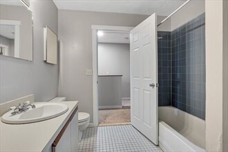 Building Photo - 20 Camelot Dr