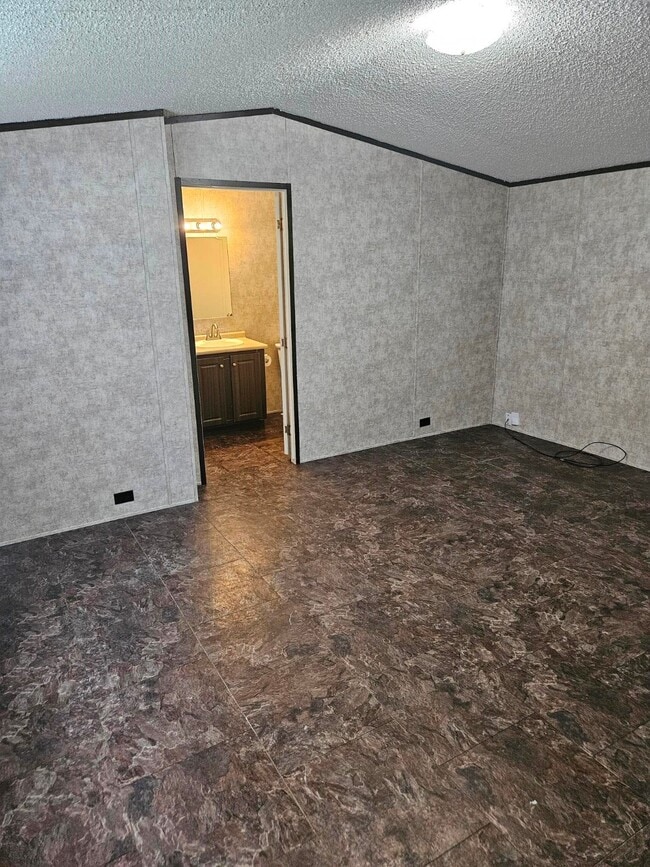 Building Photo - 675-5604 Corner