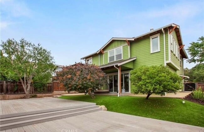 Building Photo - Charming 3 bed/2.5 Bath Home with Office