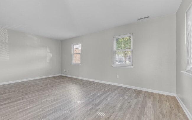 Building Photo - 809 Hampstead Ct