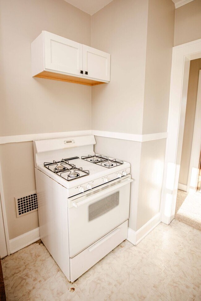 Building Photo - 1452 Rollins Rd