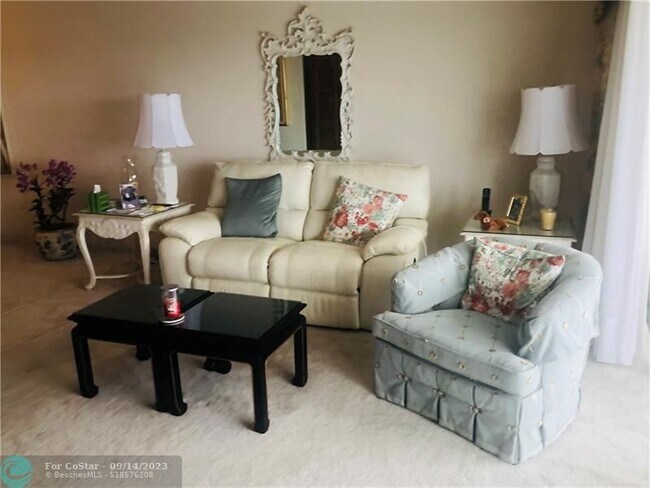 Building Photo - 1523 E Hillsboro Blvd