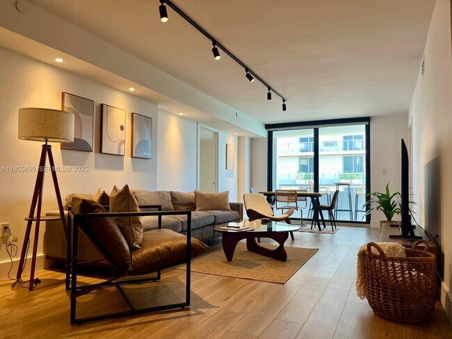 Primary Photo - 6820 Indian Creek Dr