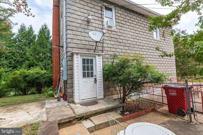 Building Photo - 481 Millville Rd
