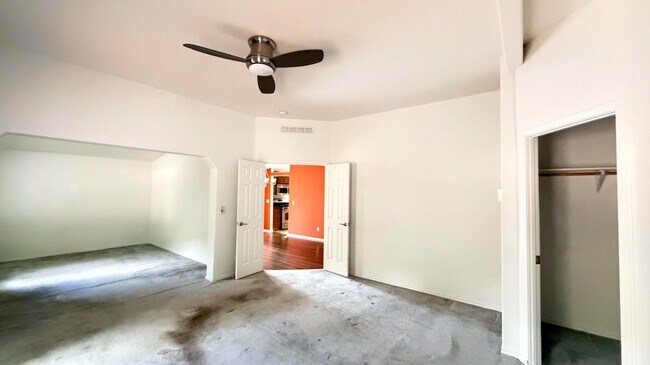 Building Photo - 25001 Rim Rock Rd