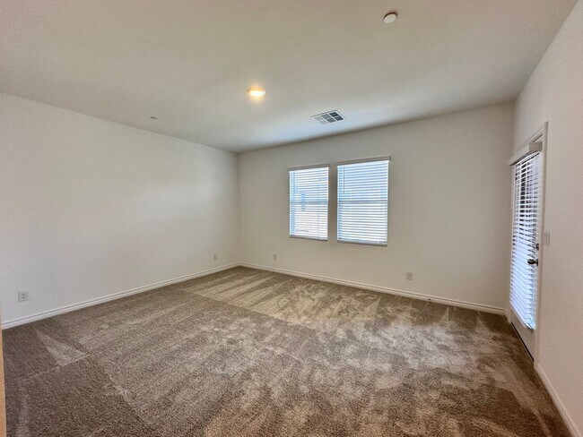Building Photo - 329 Laurel Peak Dr