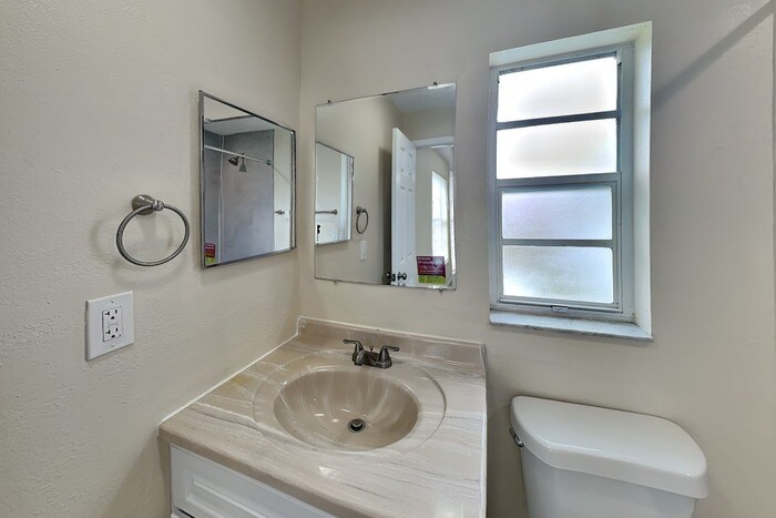 Building Photo - 7109 Vallejo Way